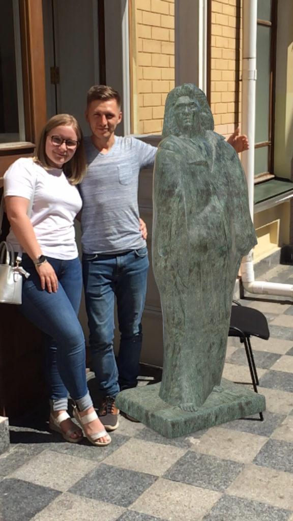 Balzac sculpture Web AR with people